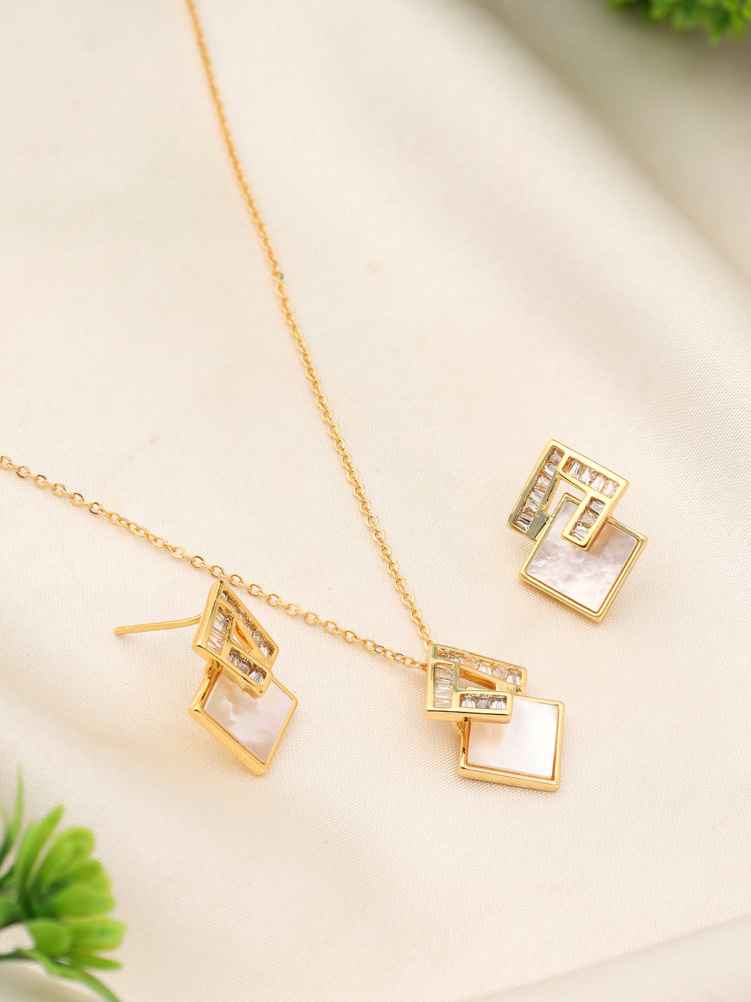 women Gold-Plated Chain