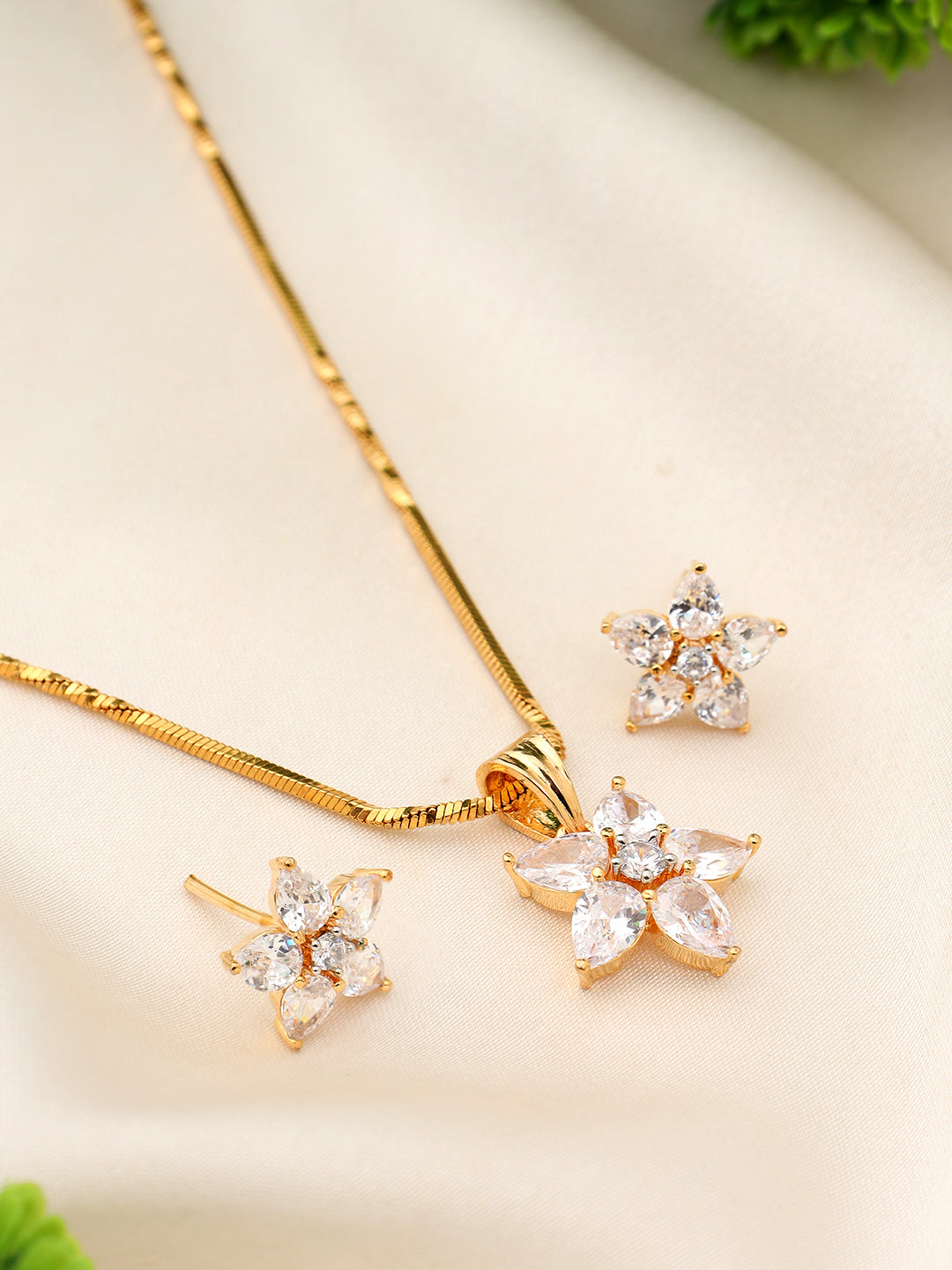 Gold-Plated Starfish Rhinestone Necklace