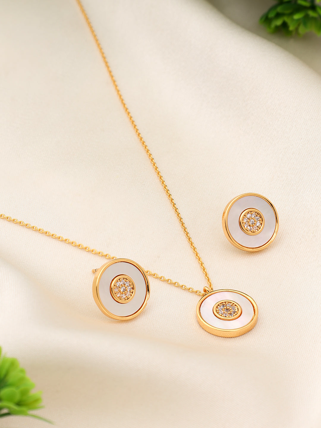 Women Gold Plated Necklace With Earrings