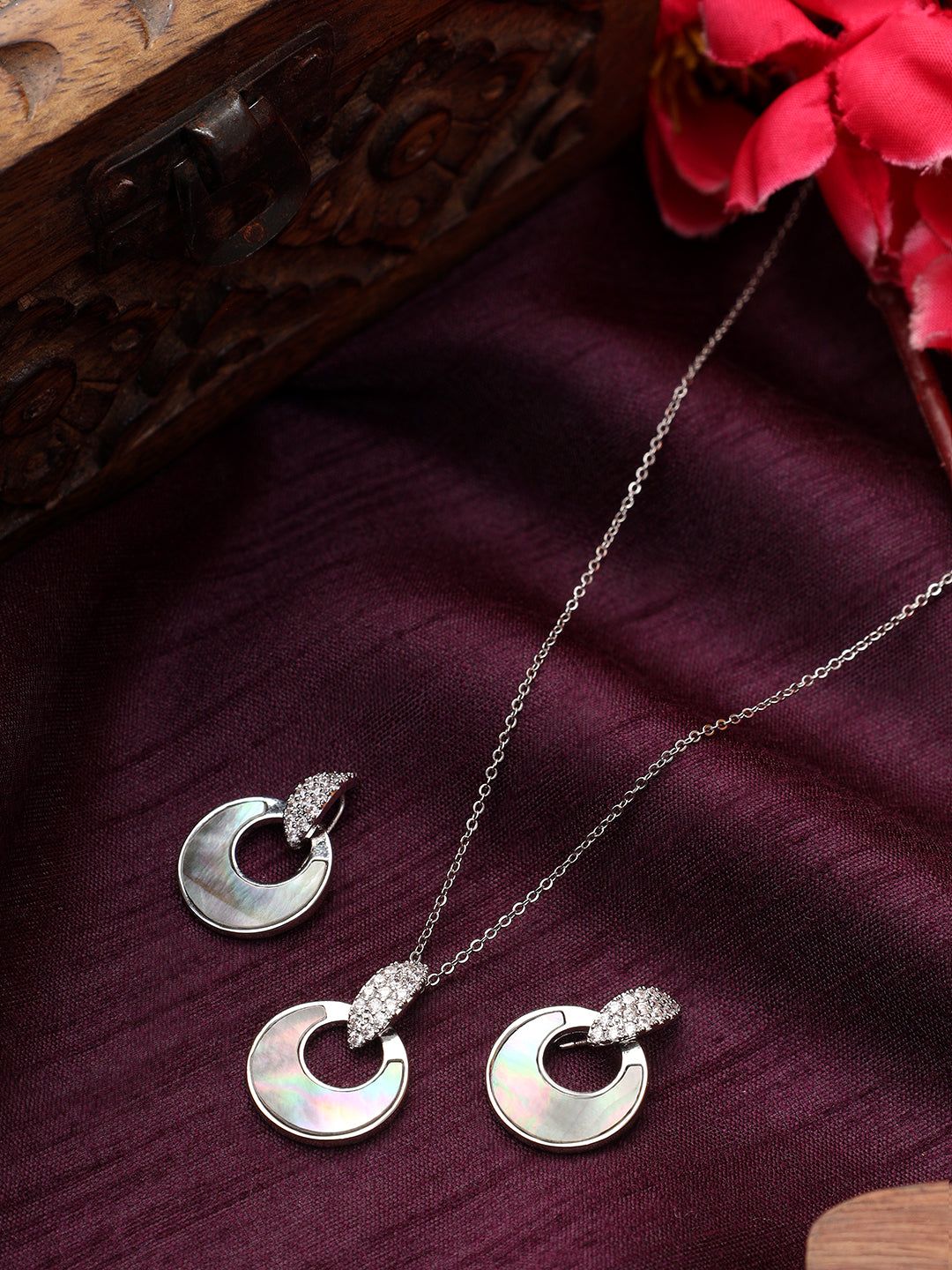 Women Silver Necklace and Chains
