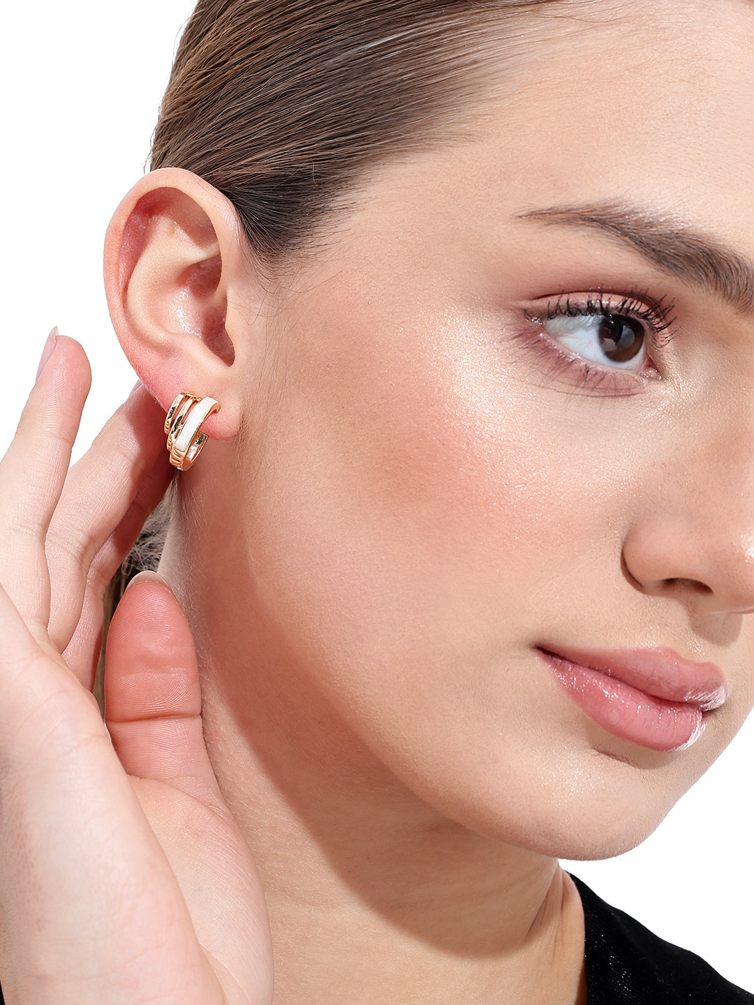 Gold Curled Stripe Pattern Earrings