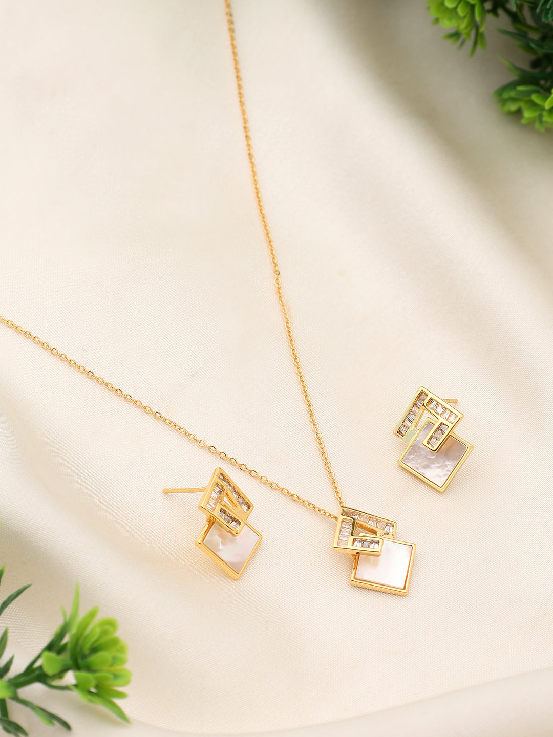women Gold-Plated Chain