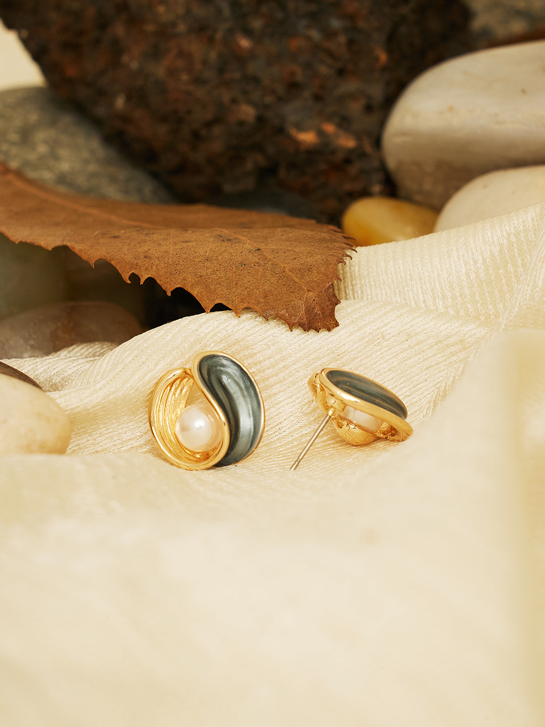 Women Green & Gold-Plated Pearls Oval Stainless Steel Stud Earrings